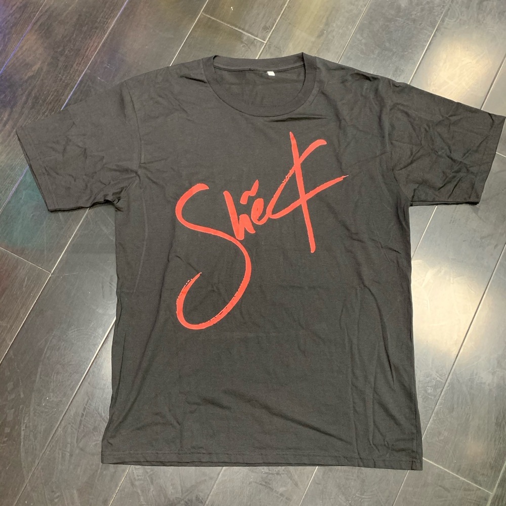Shek logo t shirt NWT 🔥